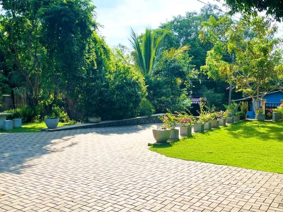 Golden Residence Anuradhapura Exterior foto