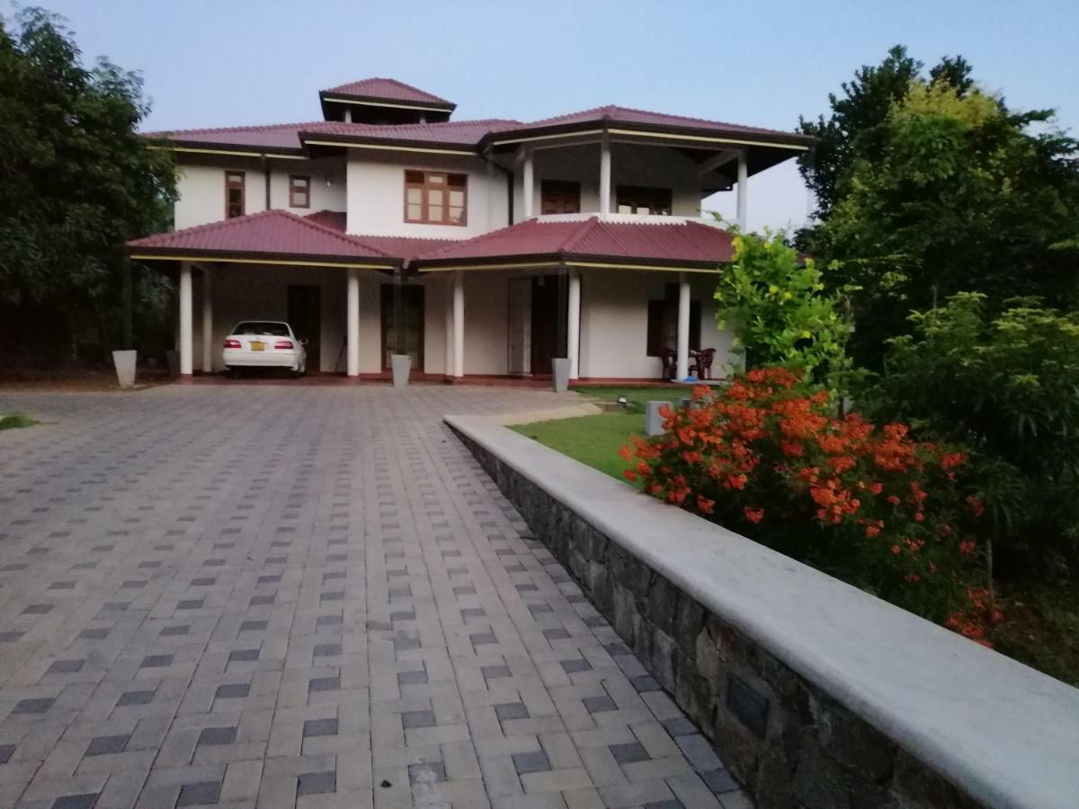 Golden Residence Anuradhapura Exterior foto